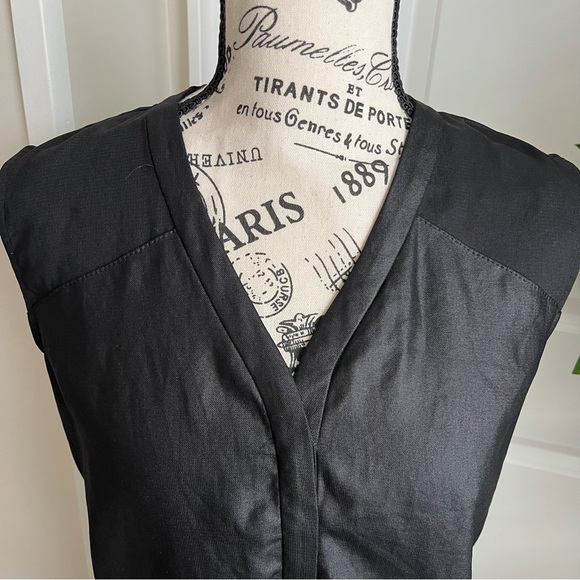 Trouvé Sleeveless Boxy V-Neck Button Down Top Black Sz XS - Picture 3 of 15